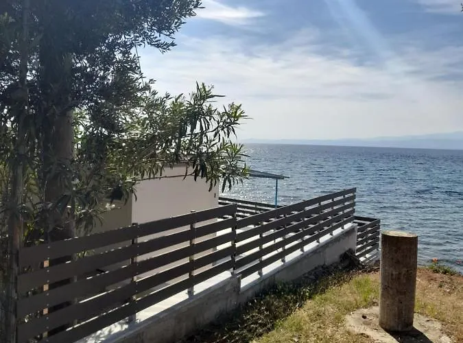 Navy House Скала-Каллирахис